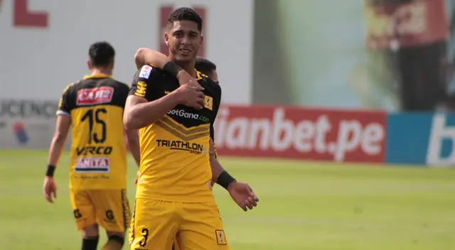 Arón Sánchez debutó en Primera División el año pasado con Cantolao. Arón Sánchez debutó en Primera División el año pasado con Cantolao.