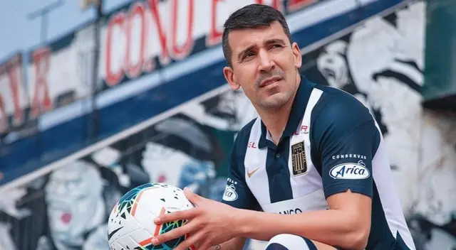 Edgar Benítez luce la nueva 'piel' blanquiazul Edgar Benítez luce la nueva 'piel' blanquiazul