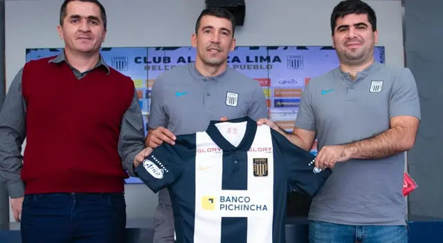 Edgar Benítez con el gerente de Alianza Lima y su representante Edgar Benítez con el gerente de Alianza Lima y su representante
