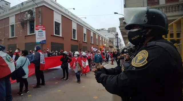 Simpatizantes de Fuerza Popular intenta acercarse al Palacio de Gobierno - VIDEO Simpatizantes de Fuerza Popular intenta acercarse al Palacio de Gobierno - VIDEO