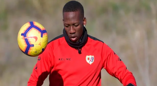 Luis Advíncula continúa entrenando en la pretemporada del Rayo Vallecano. Luis Advíncula continúa entrenando en la pretemporada del Rayo Vallecano.
