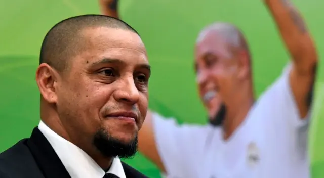 Roberto Carlos es denunciado por su expareja.