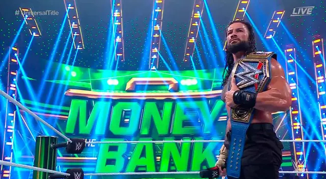 Roman Reigns retuvo el campeonato universal