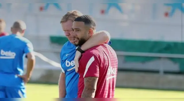 Memphis Depay tuvo caluroso reencuentro con Ronald Koeman.