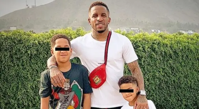 Foto entre hijo de Jefferson Farfán y Lionel Messi.