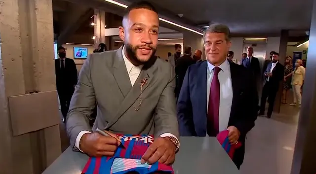 Memphis Depay fue presentado oficialmente como nuevo jugador del Barcelona. Memphis Depay fue presentado oficialmente como nuevo jugador del Barcelona.