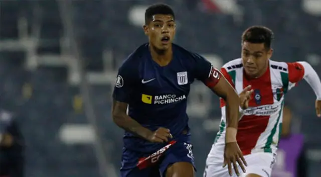 Wilder Cartagena con la camiseta de Alianza Lima.