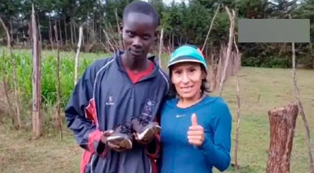 Gladys Tejeda regala zapatillas a un deportista keniano Gladys Tejeda regala zapatillas a un deportista keniano