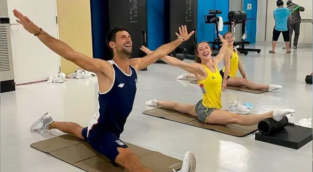 Djokovic probó su ductilidad junto a la campeona mundial Derwael Djokovic probó su ductilidad junto a la campeona mundial Derwael