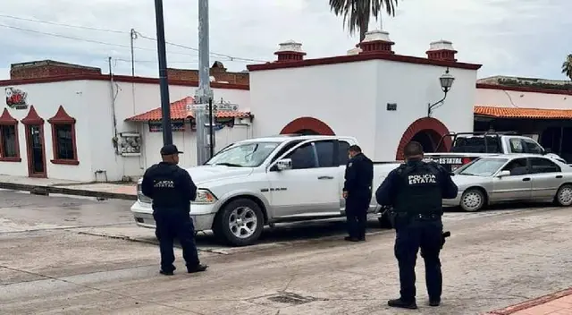 Personas dentro de una iglesia se tuvieron que cubrir de una balacera Personas dentro de una iglesia se tuvieron que cubrir de una balacera