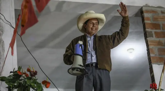Pedro Castillo ya tiene terno para este 28 de julio. Pedro Castillo ya tiene terno para este 28 de julio.