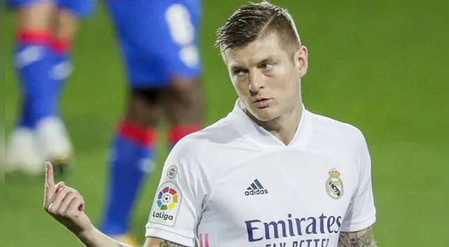 Toni Kroos tiene contrato hasta el 2023 con Real Madrid. Toni Kroos tiene contrato hasta el 2023 con Real Madrid.