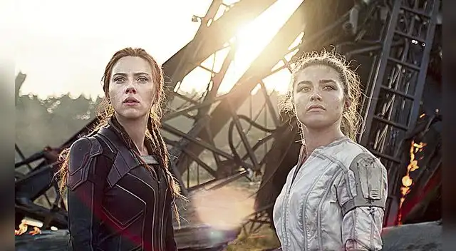 Poderosas. Scarlett Johansson en posiblemente su último rol como Black Widow, con Florence Pugh a punto de tomar la posta. Foto: difusión