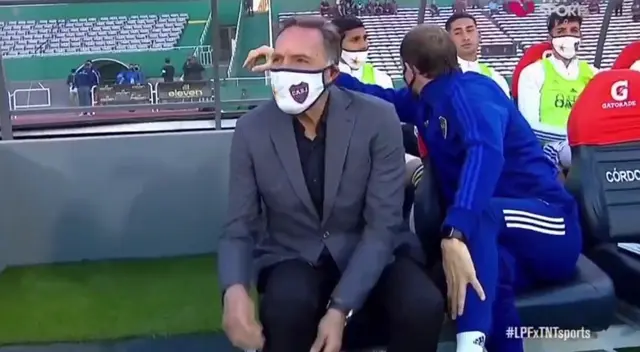 Miguel Ángel Russo y el curioso mensaje al VAR durante el Boca Juniors vs. Talleres Miguel Ángel Russo y el curioso mensaje al VAR durante el Boca Juniors vs. Talleres