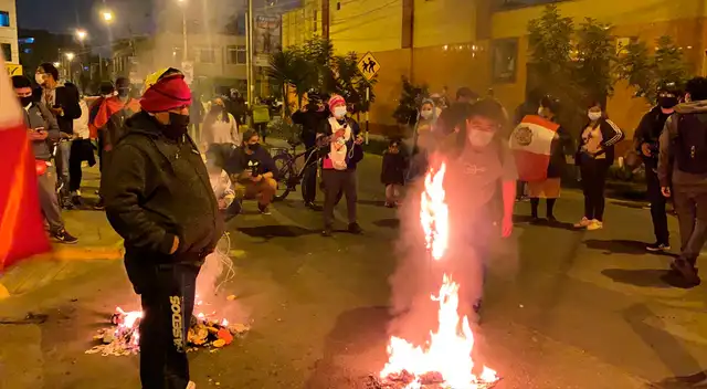 Protestas intentaron llegar a la casa de Pedro Castillo. Protestas intentaron llegar a la casa de Pedro Castillo.