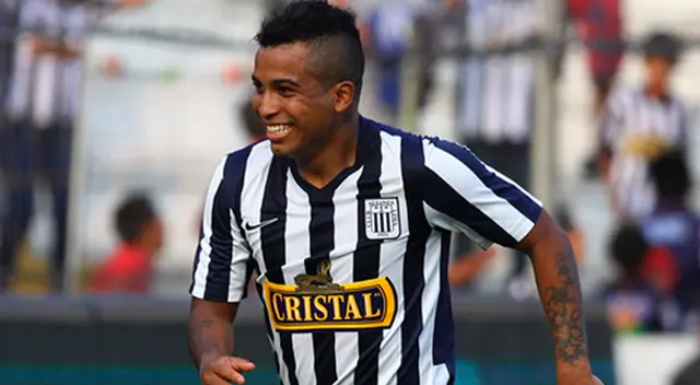 Con camiseta blanquiazul, Junior Ponce fue campeón de la Copa del Inca 2014. Con camiseta blanquiazul, Junior Ponce fue campeón de la Copa del Inca 2014.