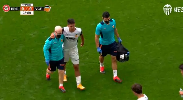 Alessandro Burlamaqui salió lesionado en el amistoso del Valencia CF. Alessandro Burlamaqui salió lesionado en el amistoso del Valencia CF.