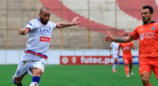 Mauro Guevgeozián ante la marca de Leandro Fleitas