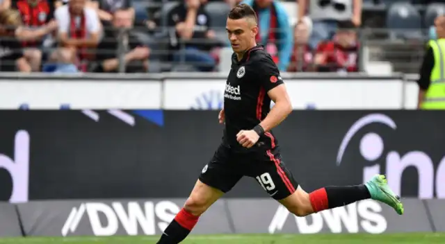 Santos Borré debutó de manera oficial en Frankfurt