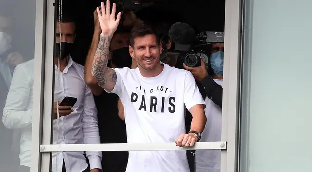 Lionel Messi y el emocionante saludo a toda la afición de París Lionel Messi y el emocionante saludo a toda la afición de París