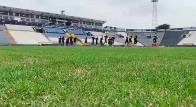 Peñarol entrenó en estadio de Alianza Lima