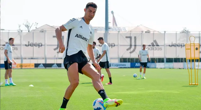 Cristiano Ronaldo se quedaría en la Juventus esta temporada Cristiano Ronaldo se quedaría en la Juventus esta temporada