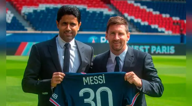 El presidente parisino posa junto a Lionel Messi, el flamante refuerzo del cuadro francés por las próximas dos temporadas. Foto: EFE