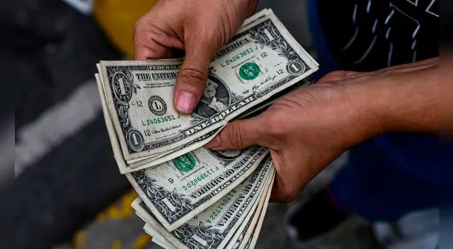 Dólar se mantiene volátil desde hace varias semanas. Foto: AFP