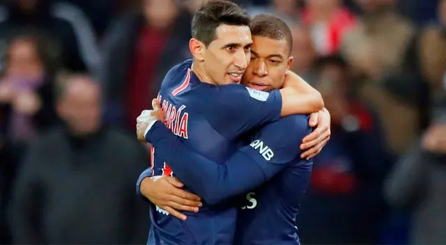 Di María le mete presión a Mbappé Di María le mete presión a Mbappé