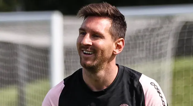 Lionel Messi feliz tras su primer entrenamiento con el PSG Lionel Messi feliz tras su primer entrenamiento con el PSG