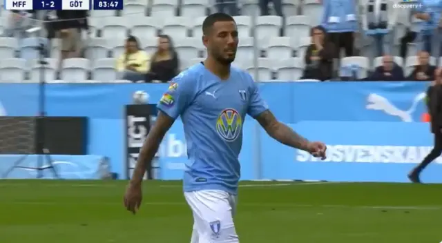 Sergio Peña debutó en el Malmö, pero salió sentido minutos después Sergio Peña debutó en el Malmö, pero salió sentido minutos después
