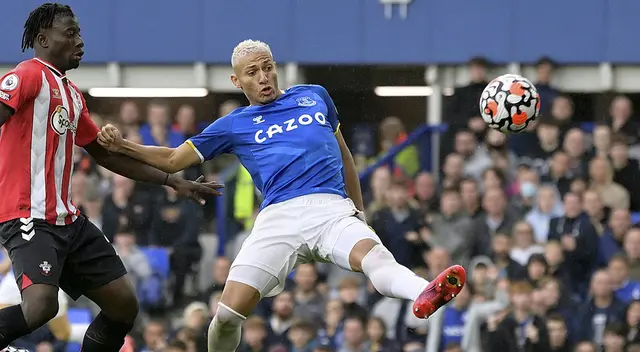 Richarlison marcó uno de los tres goles del Everton en el triunfo sobre Southampton