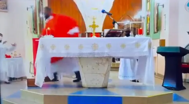 Sacerdote, monaguillos y fieles huyen de misa tras terremoto 7,2 en Haití