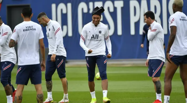 Mbappé se alista para una nueva fecha de la Ligue 1. Mbappé se alista para una nueva fecha de la Ligue 1.