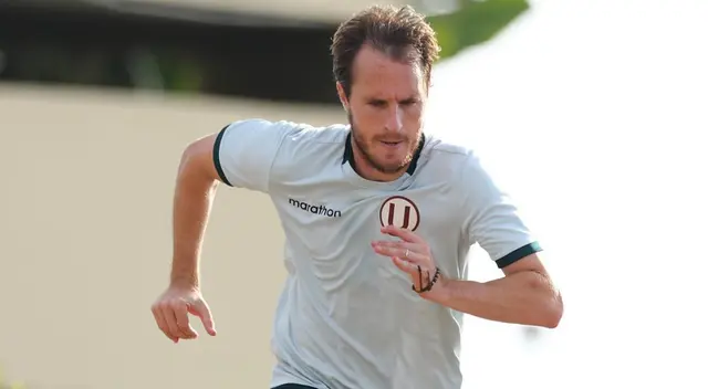 Hernán Novick es el segundo goleador de la Liga 1 con ocho tantos. Hernán Novick es el segundo goleador de la Liga 1 con ocho tantos.