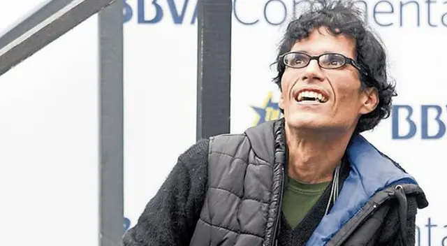 Usuarios piden quitarle el celular a Pedro Suárez Vértiz.