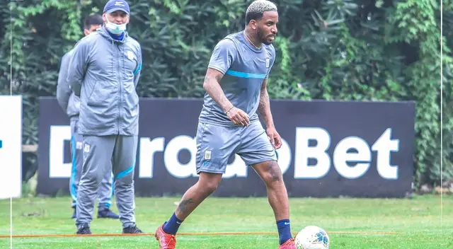 Jefferson Farfán entrará en convocatoria para el partido con Vallejo por la Fase 2. Jefferson Farfán entrará en convocatoria para el partido con Vallejo por la Fase 2.