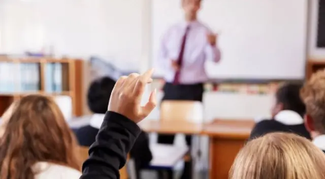 Profesor no acepta la palabra Profesor no acepta la palabra