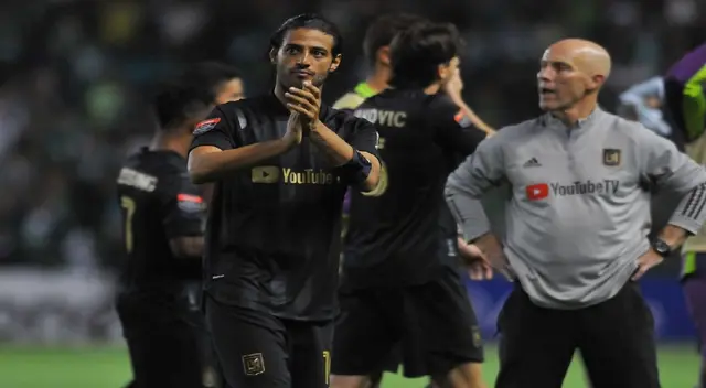 Carlos Vela se perderá clásico ante el Galaxy por lesión Carlos Vela se perderá clásico ante el Galaxy por lesión