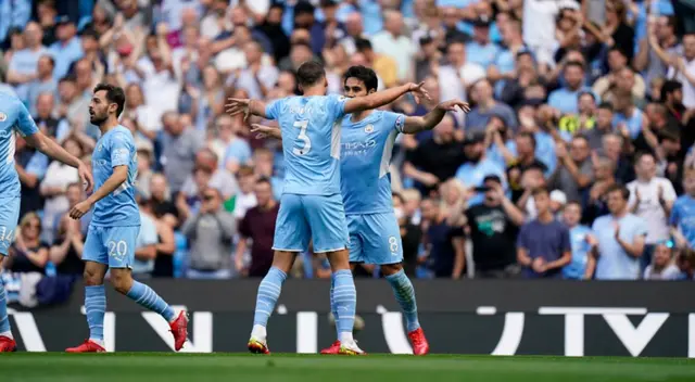 El equipo de Pep Guardiola sumó su segundo triunfo en la Premier.
