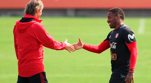 Hinchas de Alianza Lima pidieron a Ricardo Gareca que convoque a Jefferson Farfán Hinchas de Alianza Lima pidieron a Ricardo Gareca que convoque a Jefferson Farfán