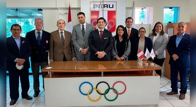 Renzo Manyari y su junta directiva. Foto: COP