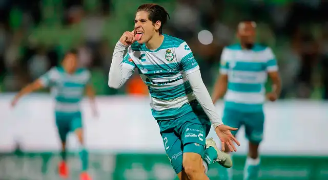 El jugador mexicano de 19 años llega al Newcastle a préstamo por 18 meses El jugador mexicano de 19 años llega al Newcastle a préstamo por 18 meses