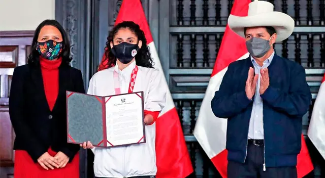 Pedro Castillo premió a Angélica Espinoza