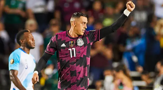 El delantero mexicano se defendió de las críticas. El delantero mexicano se defendió de las críticas.