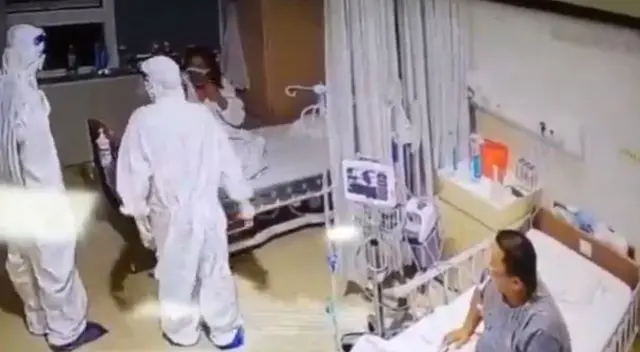 Viral: Mujer confunde a su enfermero con un fantasma Viral: Mujer confunde a su enfermero con un fantasma