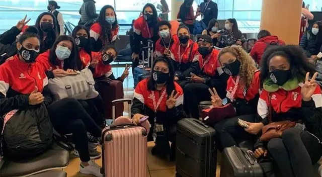 Selección peruana de vóley rumbo a Colombia