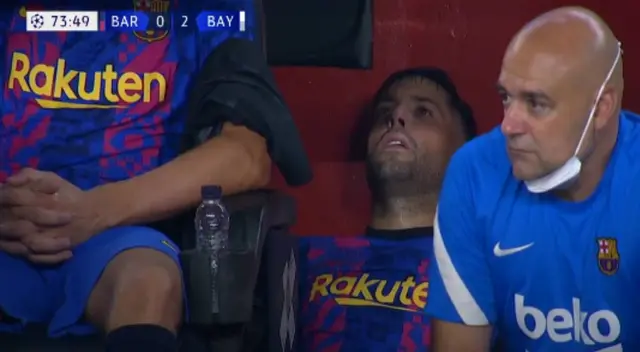 Jordi Alba no acabó el partido ante Bayern Múnich por lesión.