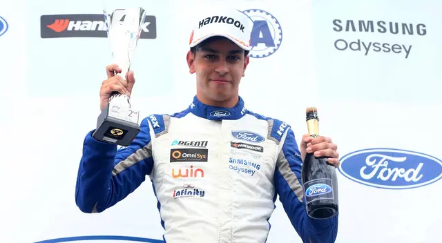 Matias Zagazeta celebrando en la Fórmula 4 Matias Zagazeta celebrando en la Fórmula 4