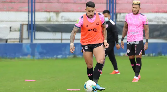 Paolo Fuentes durante los entrenamientos de Sport Boys. Paolo Fuentes durante los entrenamientos de Sport Boys.